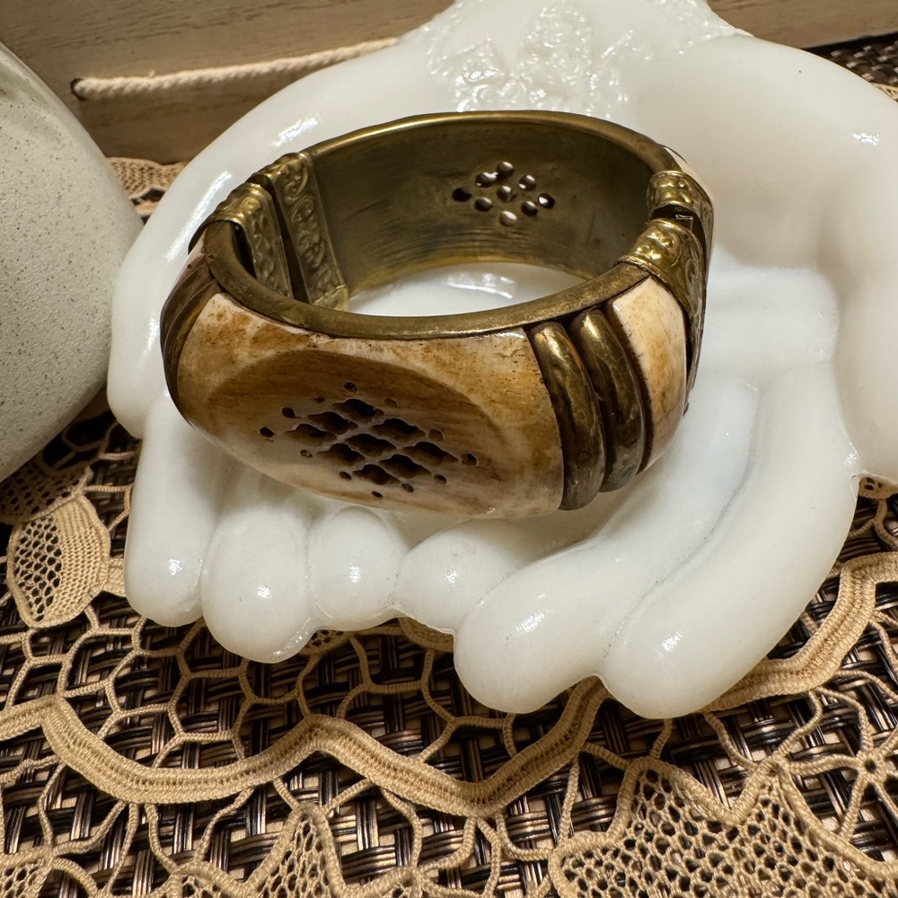 Vintage bone and brass hinge and pin closure square/round bracelet - India